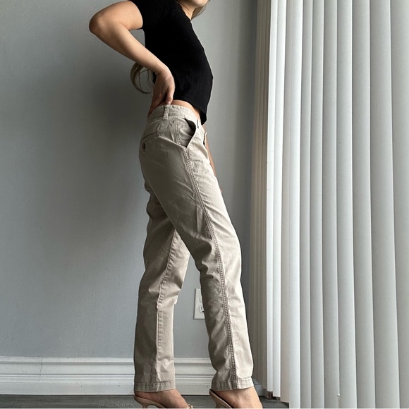 NWOT Gap Low Rise Straight Fit Girlfriend Khaki Tailored Trousers Pants in Beige - Picture 2 of 13
